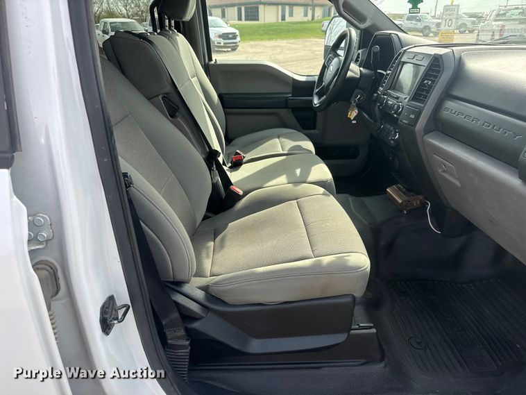 image for item ET1842 2021 Ford F250 Super Duty XL Crew Cab pickup truck