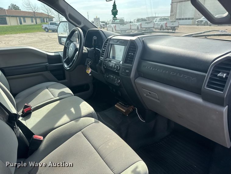 image for item ET1842 2021 Ford F250 Super Duty XL Crew Cab pickup truck