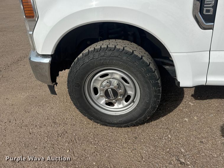 image for item ET1842 2021 Ford F250 Super Duty XL Crew Cab pickup truck