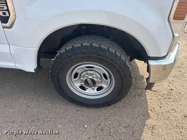 image for item ET1842 2021 Ford F250 Super Duty XL Crew Cab pickup truck