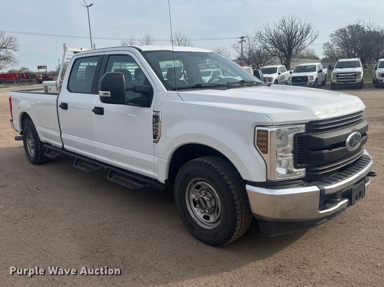 image for item ET1843 2019 Ford F250 Super Duty XL Crew Cab pickup truck