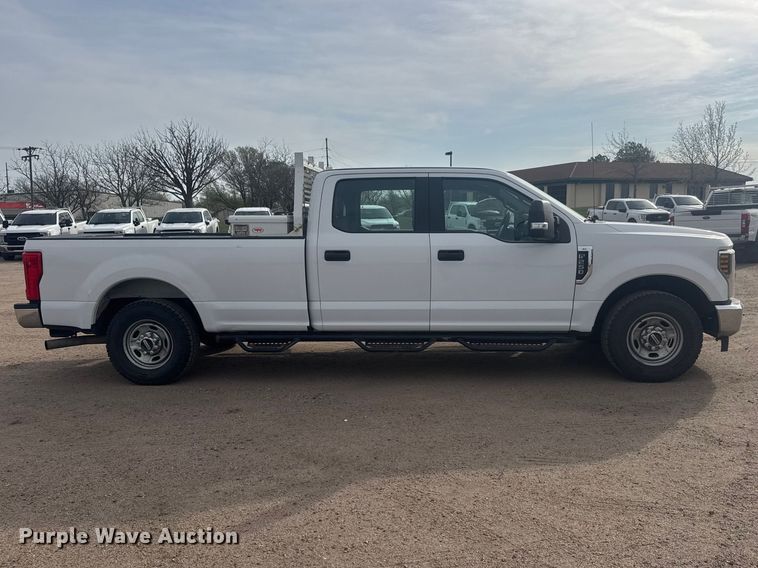 image for item ET1843 2019 Ford F250 Super Duty XL Crew Cab pickup truck