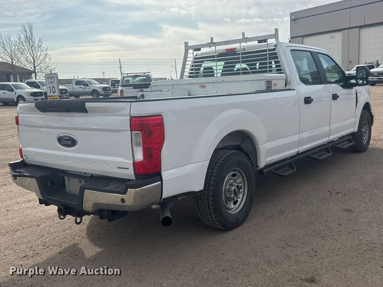 image for item ET1843 2019 Ford F250 Super Duty XL Crew Cab pickup truck