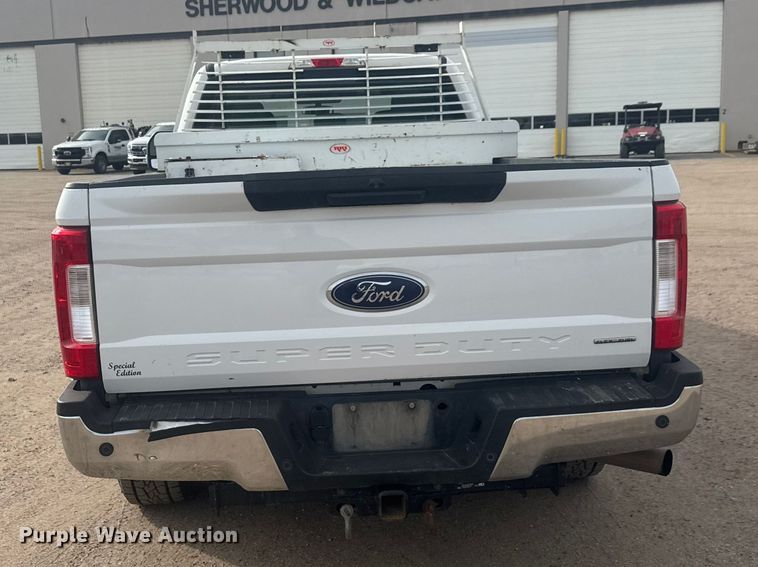 image for item ET1843 2019 Ford F250 Super Duty XL Crew Cab pickup truck