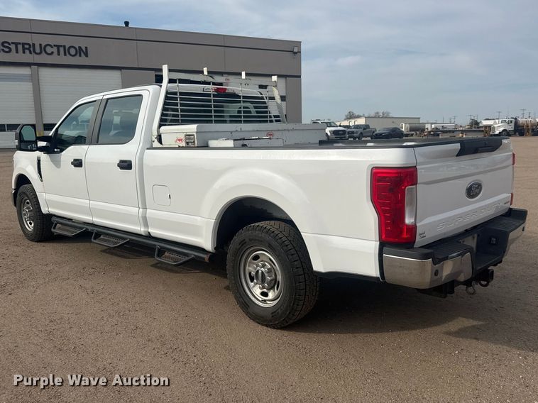 image for item ET1843 2019 Ford F250 Super Duty XL Crew Cab pickup truck