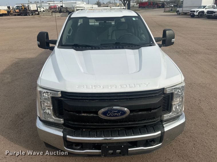 image for item ET1843 2019 Ford F250 Super Duty XL Crew Cab pickup truck