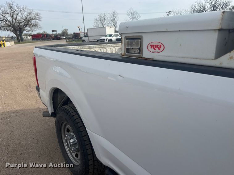 image for item ET1843 2019 Ford F250 Super Duty XL Crew Cab pickup truck