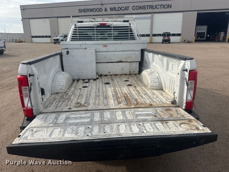 image for item ET1843 2019 Ford F250 Super Duty XL Crew Cab pickup truck