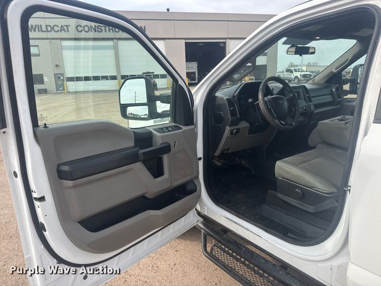 image for item ET1843 2019 Ford F250 Super Duty XL Crew Cab pickup truck