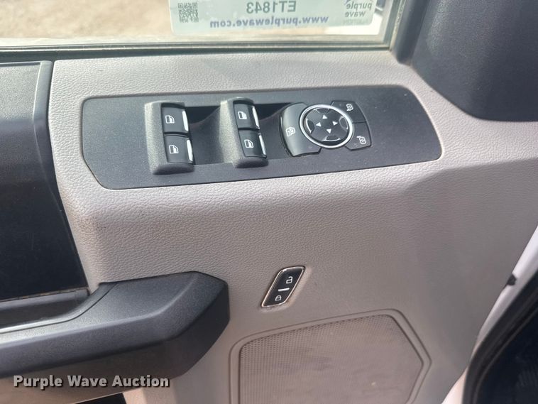 image for item ET1843 2019 Ford F250 Super Duty XL Crew Cab pickup truck