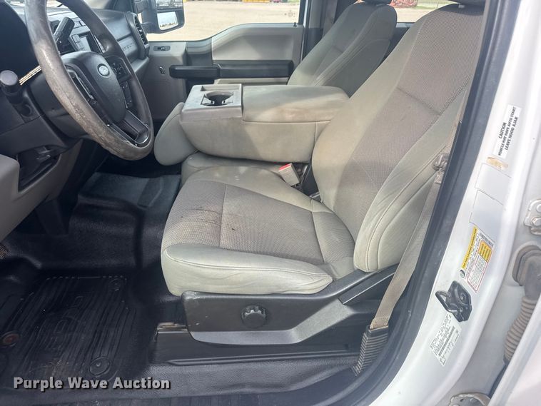 image for item ET1843 2019 Ford F250 Super Duty XL Crew Cab pickup truck