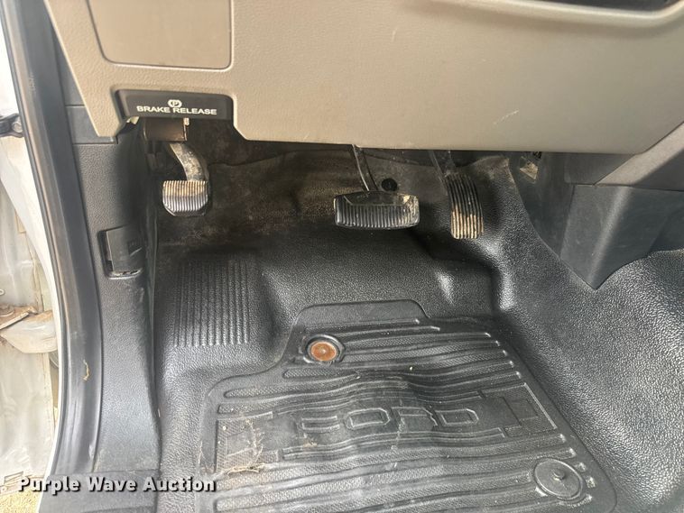 image for item ET1843 2019 Ford F250 Super Duty XL Crew Cab pickup truck