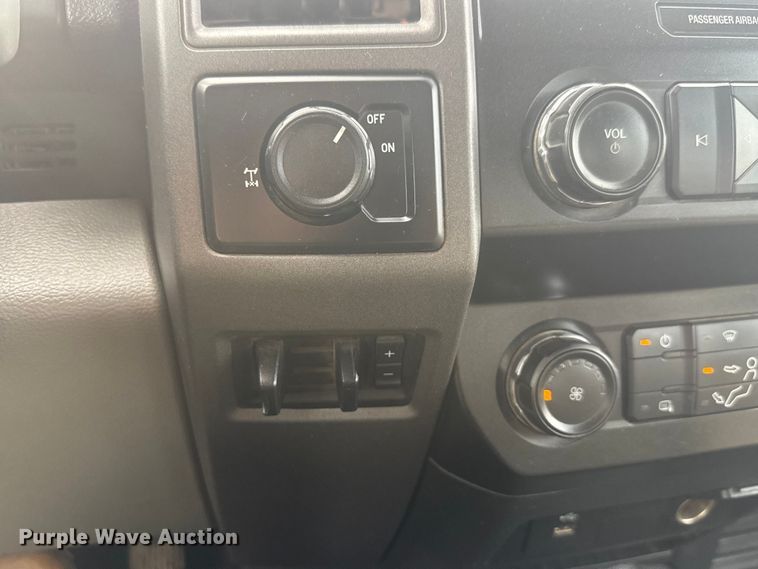 image for item ET1843 2019 Ford F250 Super Duty XL Crew Cab pickup truck