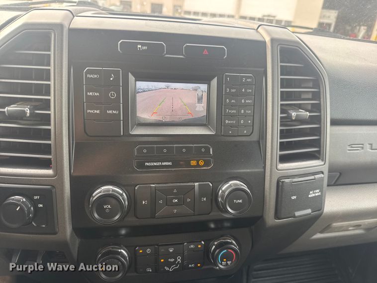 image for item ET1843 2019 Ford F250 Super Duty XL Crew Cab pickup truck