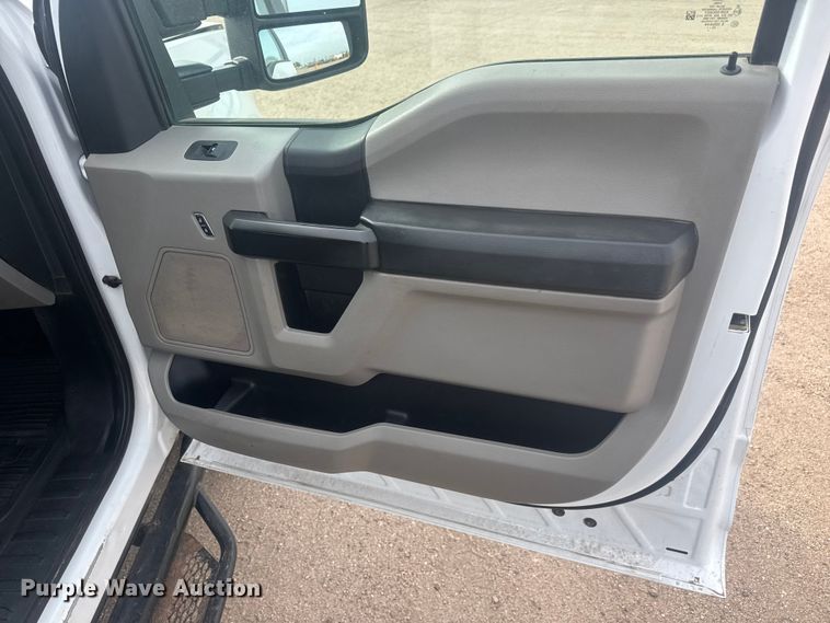 image for item ET1843 2019 Ford F250 Super Duty XL Crew Cab pickup truck