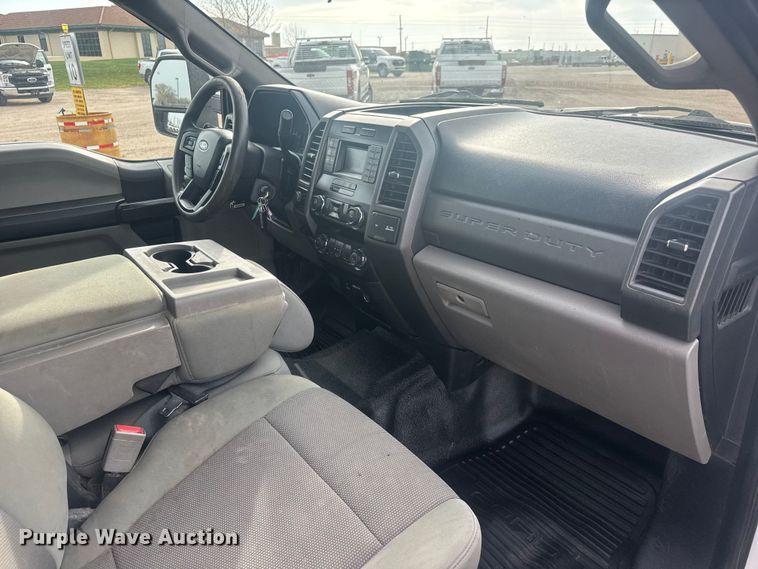 image for item ET1843 2019 Ford F250 Super Duty XL Crew Cab pickup truck