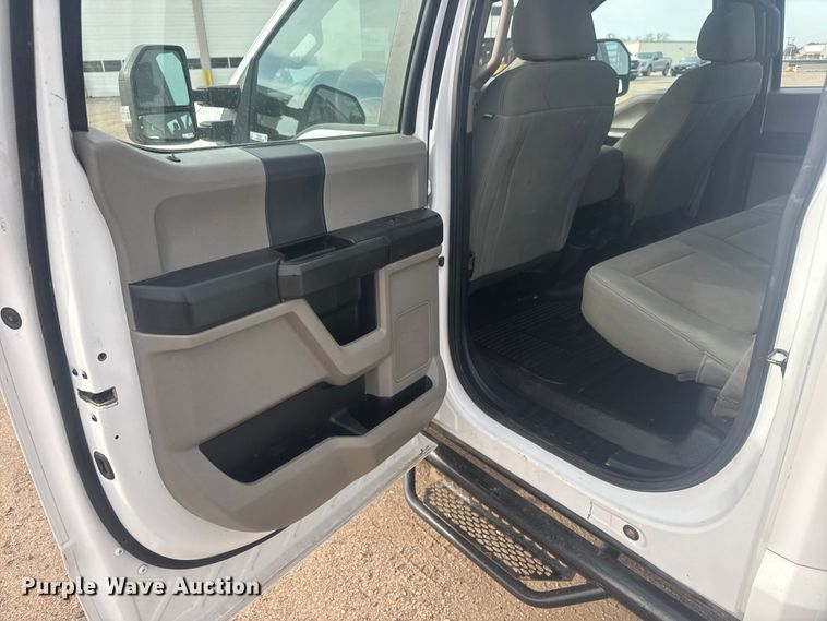 image for item ET1843 2019 Ford F250 Super Duty XL Crew Cab pickup truck