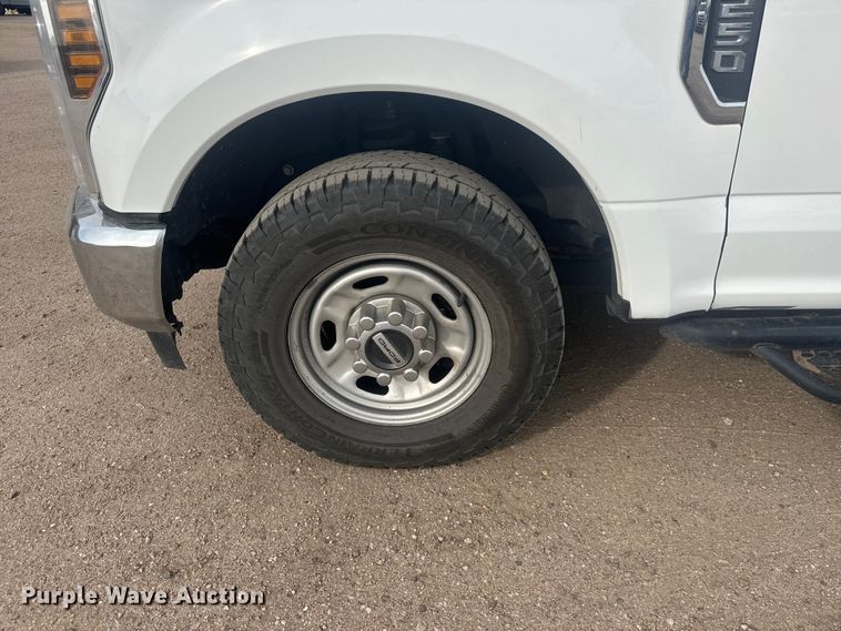 image for item ET1843 2019 Ford F250 Super Duty XL Crew Cab pickup truck