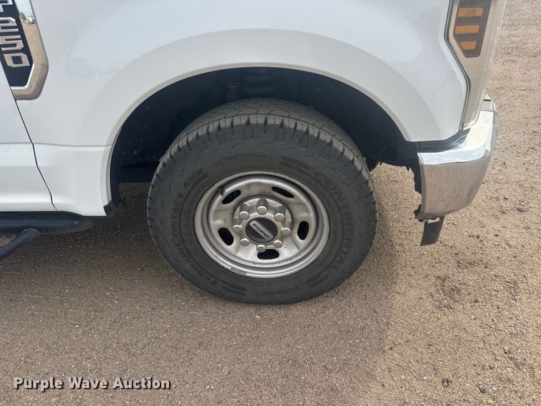 image for item ET1843 2019 Ford F250 Super Duty XL Crew Cab pickup truck