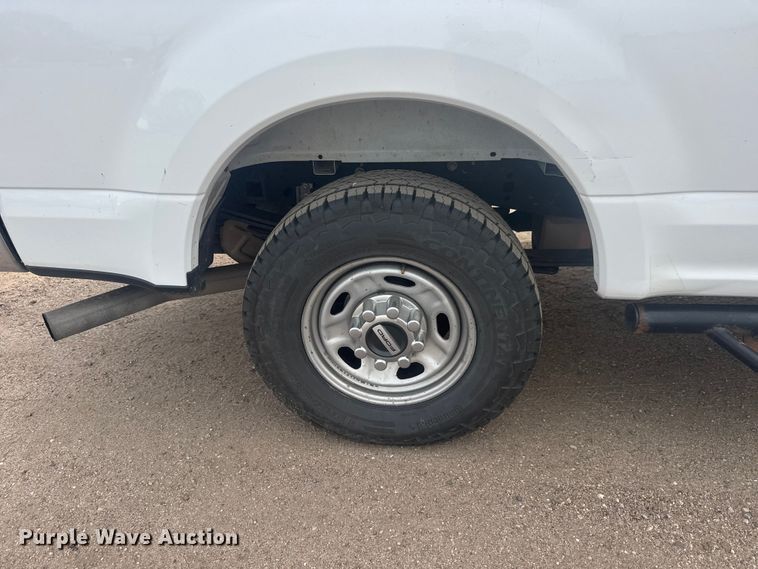 image for item ET1843 2019 Ford F250 Super Duty XL Crew Cab pickup truck