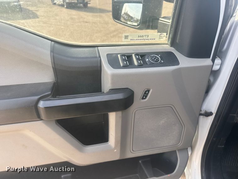 image for item ET1844 2020 Ford F250 Super Duty XL Crew Cab pickup truck