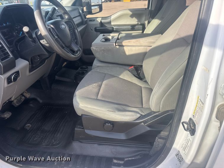 image for item ET1844 2020 Ford F250 Super Duty XL Crew Cab pickup truck