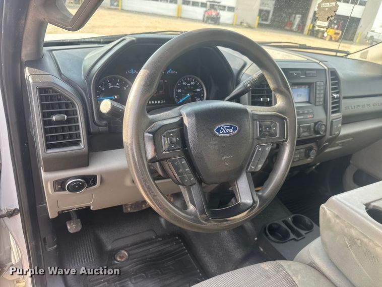 image for item ET1844 2020 Ford F250 Super Duty XL Crew Cab pickup truck