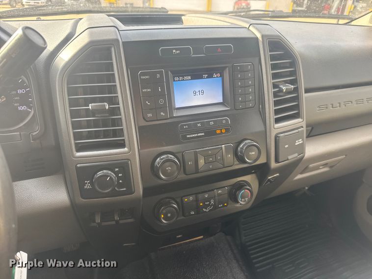 image for item ET1844 2020 Ford F250 Super Duty XL Crew Cab pickup truck