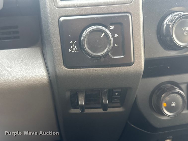 image for item ET1844 2020 Ford F250 Super Duty XL Crew Cab pickup truck