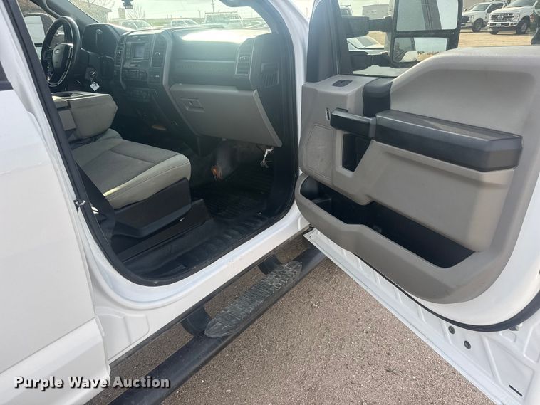 image for item ET1844 2020 Ford F250 Super Duty XL Crew Cab pickup truck