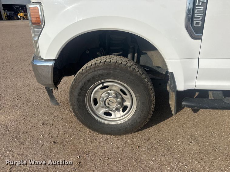 image for item ET1844 2020 Ford F250 Super Duty XL Crew Cab pickup truck