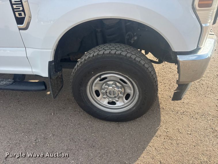 image for item ET1844 2020 Ford F250 Super Duty XL Crew Cab pickup truck