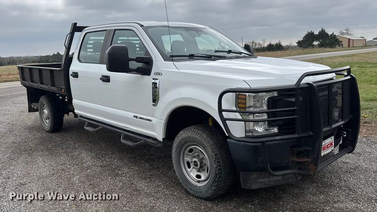 image for item ET1877 2018 Ford F250 Super Duty Crew Cab flatbed pickup truck