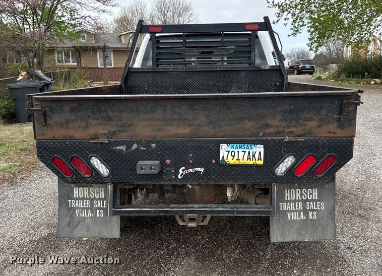 image for item ET1877 2018 Ford F250 Super Duty Crew Cab flatbed pickup truck