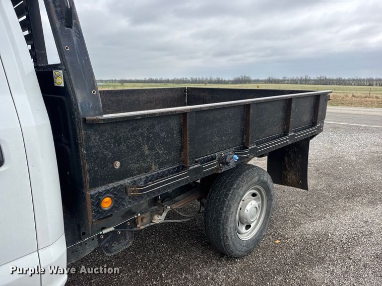 image for item ET1877 2018 Ford F250 Super Duty Crew Cab flatbed pickup truck