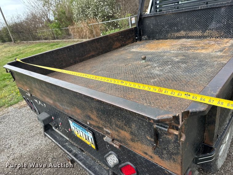 image for item ET1877 2018 Ford F250 Super Duty Crew Cab flatbed pickup truck
