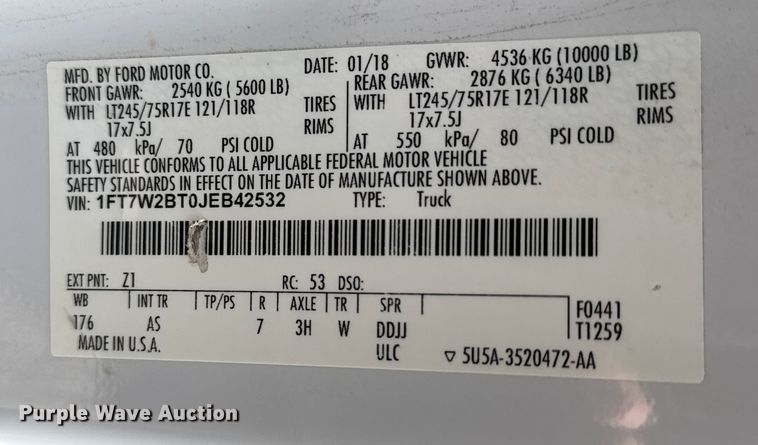 image for item ET1877 2018 Ford F250 Super Duty Crew Cab flatbed pickup truck