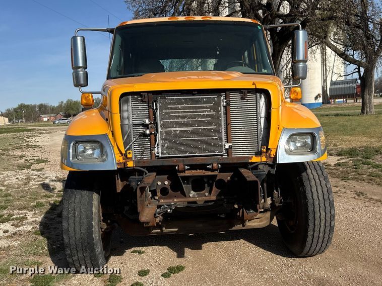 image for item ET1894 2006 International 7400 Crew Cab truck cab and chassis