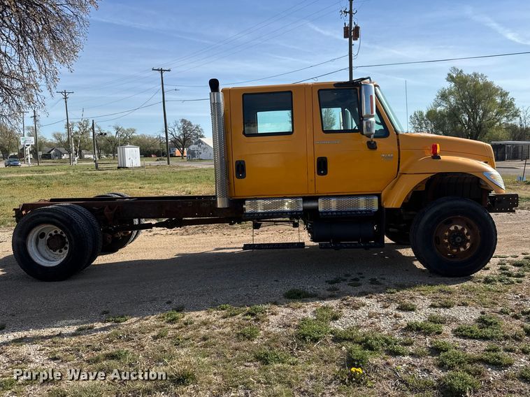 image for item ET1894 2006 International 7400 Crew Cab truck cab and chassis