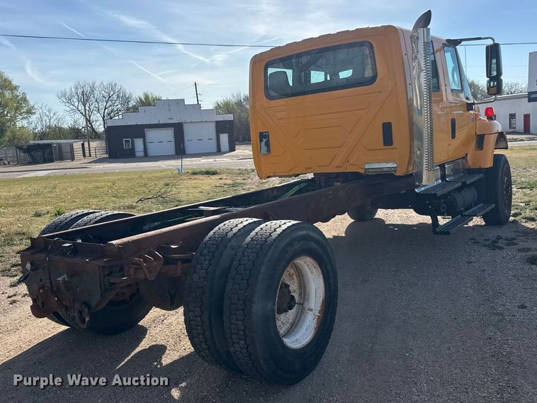 image for item ET1894 2006 International 7400 Crew Cab truck cab and chassis