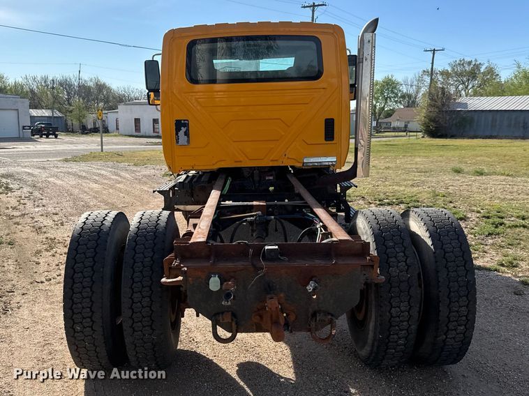 image for item ET1894 2006 International 7400 Crew Cab truck cab and chassis