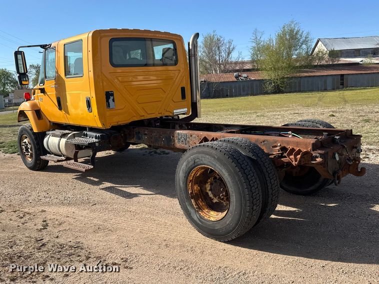 image for item ET1894 2006 International 7400 Crew Cab truck cab and chassis