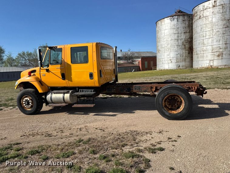 image for item ET1894 2006 International 7400 Crew Cab truck cab and chassis