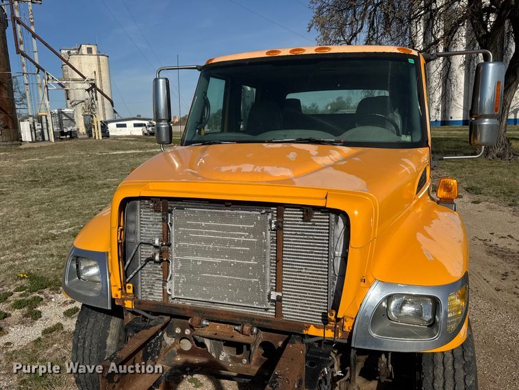 image for item ET1894 2006 International 7400 Crew Cab truck cab and chassis