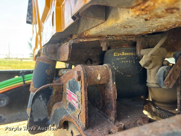 image for item ET1894 2006 International 7400 Crew Cab truck cab and chassis