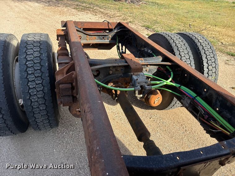 image for item ET1894 2006 International 7400 Crew Cab truck cab and chassis