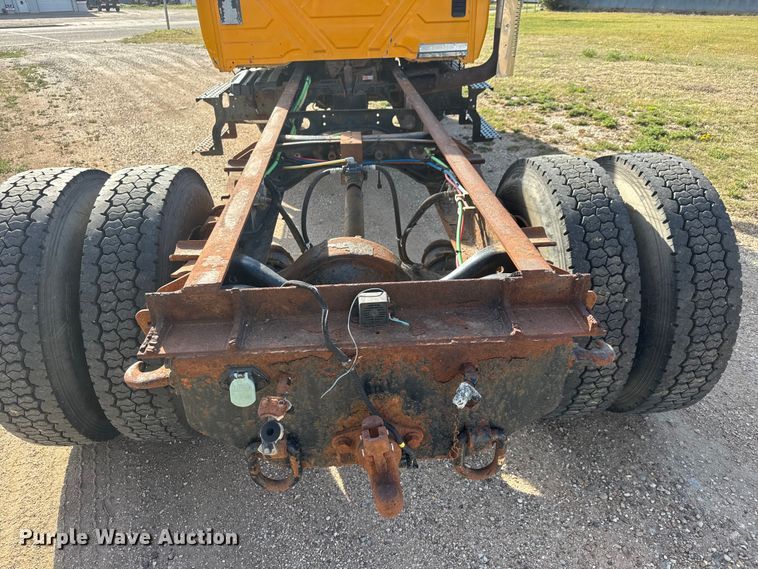 image for item ET1894 2006 International 7400 Crew Cab truck cab and chassis