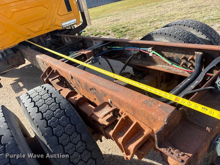 image for item ET1894 2006 International 7400 Crew Cab truck cab and chassis