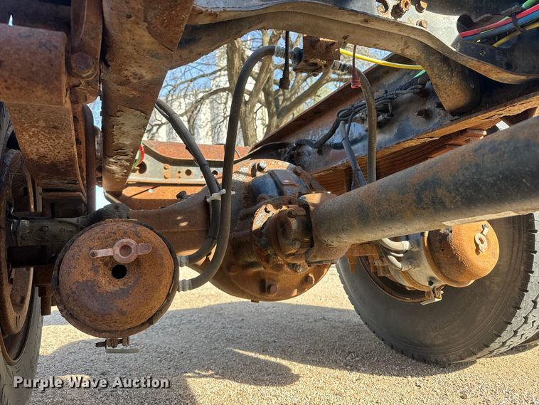 image for item ET1894 2006 International 7400 Crew Cab truck cab and chassis