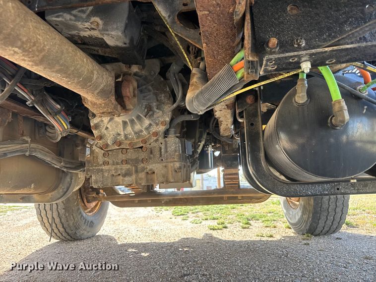 image for item ET1894 2006 International 7400 Crew Cab truck cab and chassis